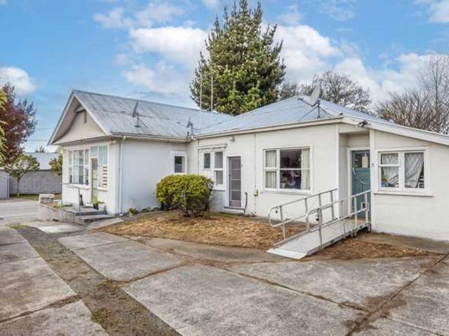 House for sale in Chaslands, Canterbury