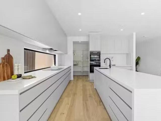 House for rent in Avondale Heights, Victoria