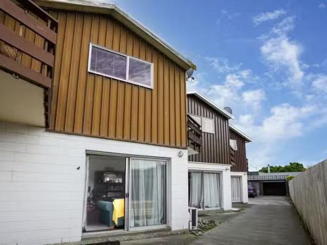 House for sale in Chaslands, Canterbury