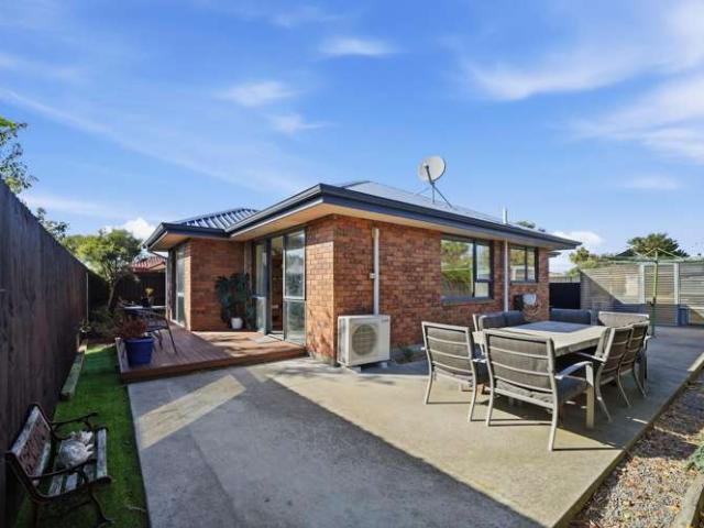 Apartment for sale in Chaslands, Canterbury