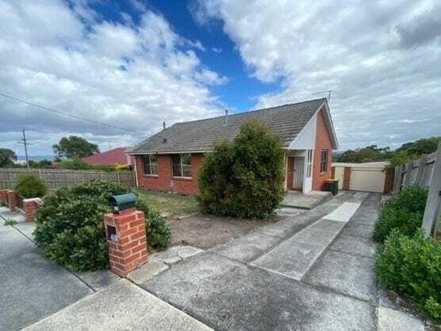 House for rent in Churchill, Victoria