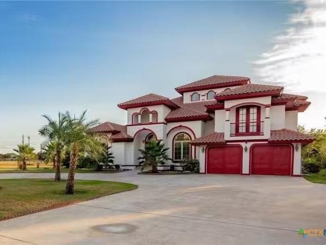 House for sale in Victoria