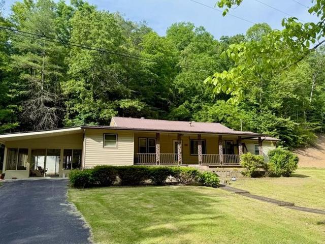 House for sale in Raccoon, Kentucky