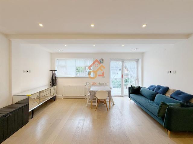Apartment for rent in Temple Fortune, Greater London