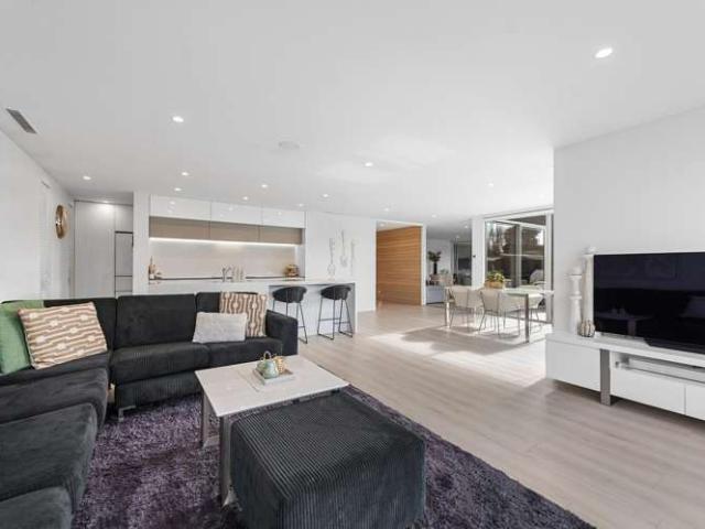 House for sale in Chaslands, Canterbury