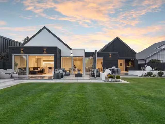 House for sale in Chaslands, Canterbury
