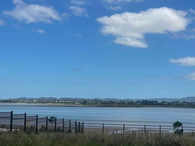 Land for sale in Paremoremo, Oroua County
