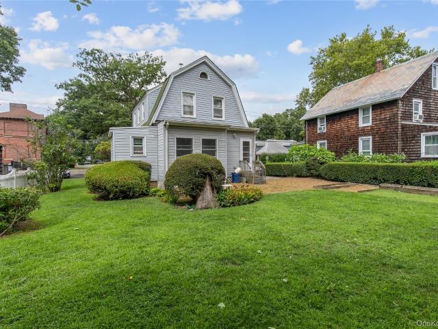 House for sale in Roslyn Heights, Nassau County
