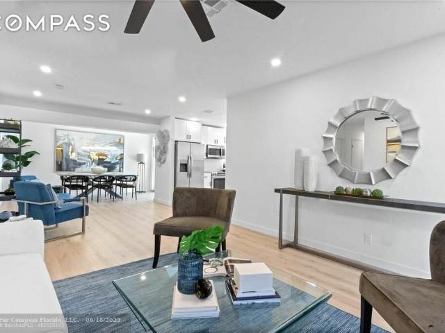 House for sale in Dania