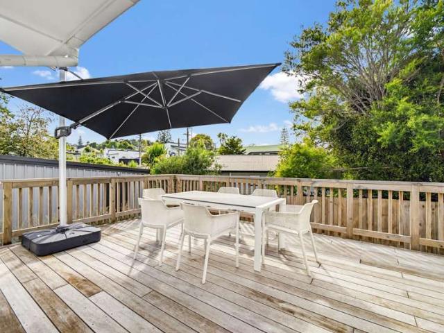 House for sale in Oratia