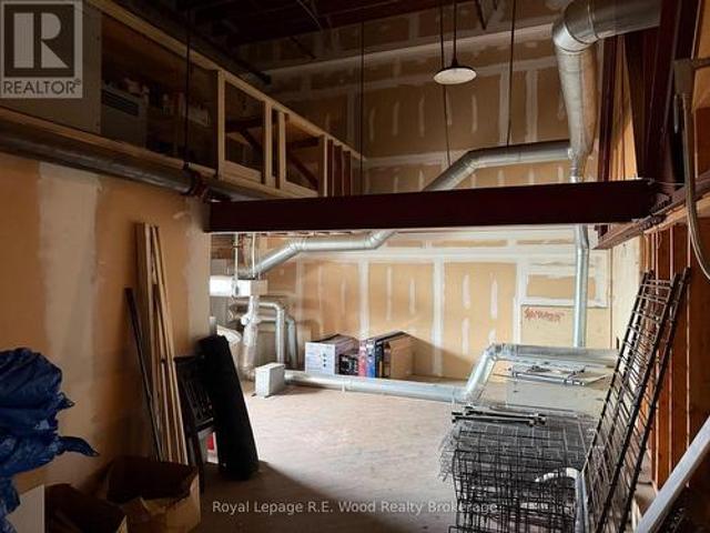 Commercial for rent in Simcoe, Ontario