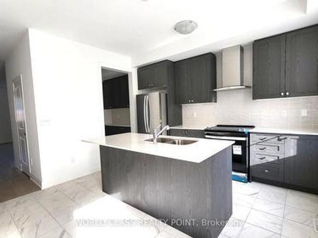 Townhouse for rent in Whitby, Golden Horseshoe