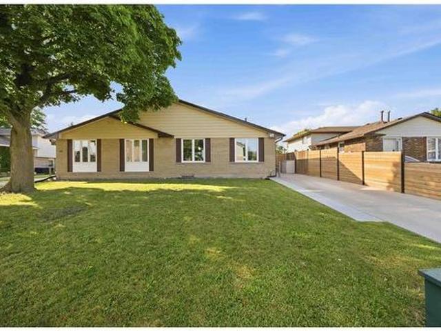 House for sale in Brights Grove, Ontario