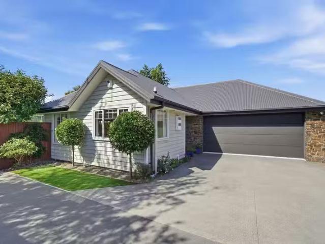 House for sale in Chaslands, Canterbury