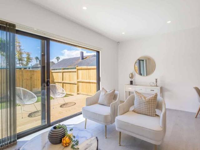 Townhouse for rent in Point England, Oroua County