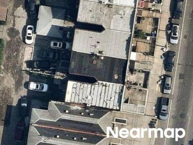 House for sale in Queens, Woodside