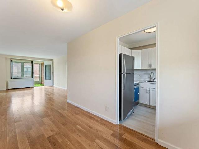 Property for sale in The Bronx, Arverne