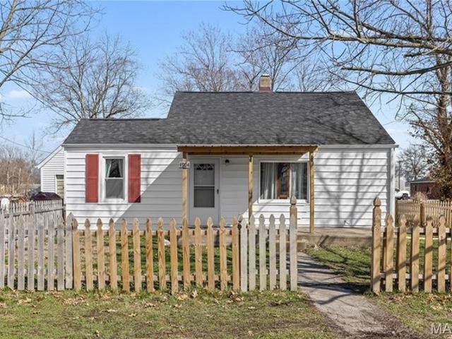 House for sale in Alton, Illinois