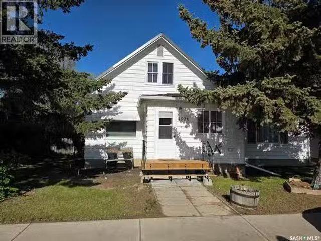House for sale in Macklin, Saskatchewan
