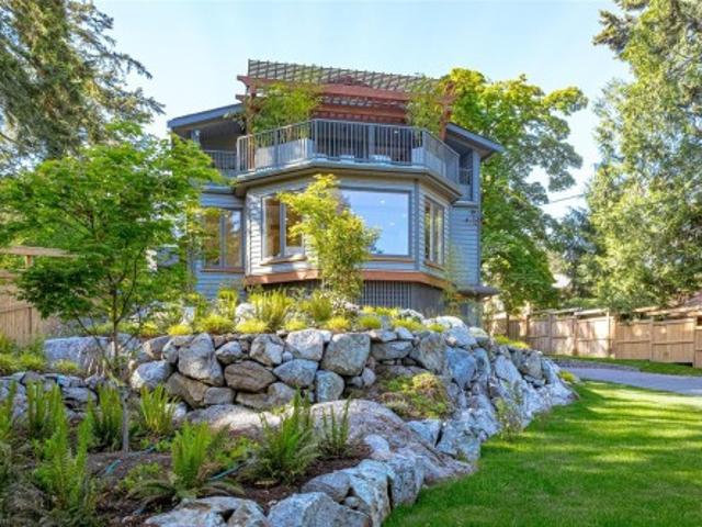 House for sale in Saanich, British Columbia