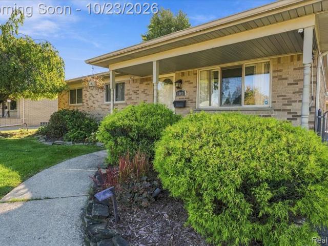 House for sale in Sterling Heights, Macomb County