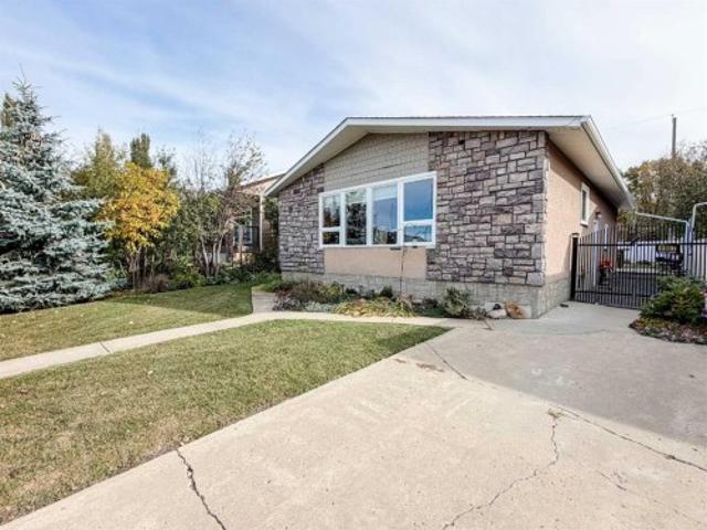 House for sale in Town of Stettler, Stettler