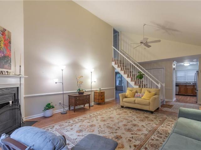 Townhouse for sale in The Mews, Williamsburg