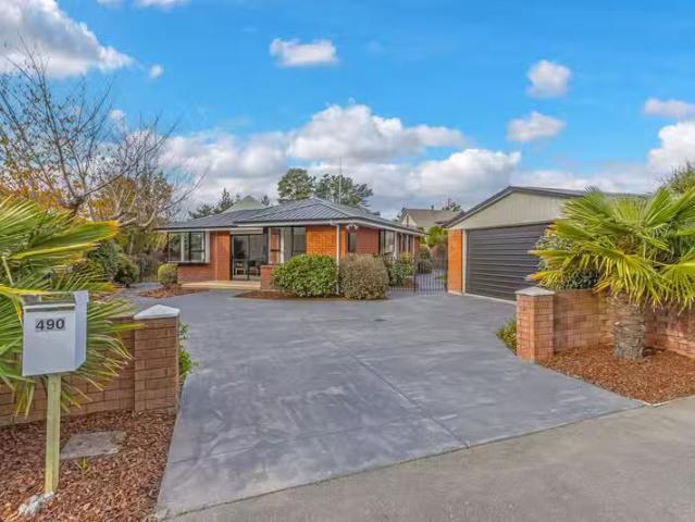 House for sale in Chaslands, Canterbury