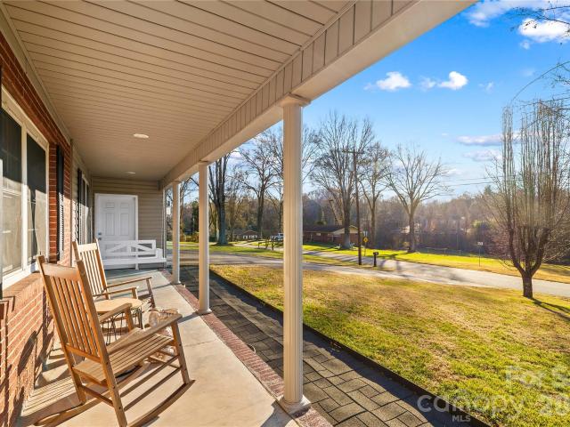 House for sale in Hiddenite, North Carolina