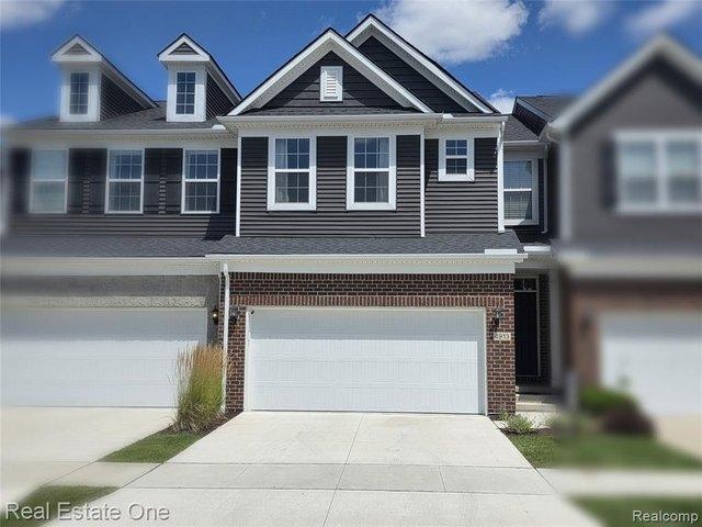 Townhouse for sale in Lake Orion, Michigan