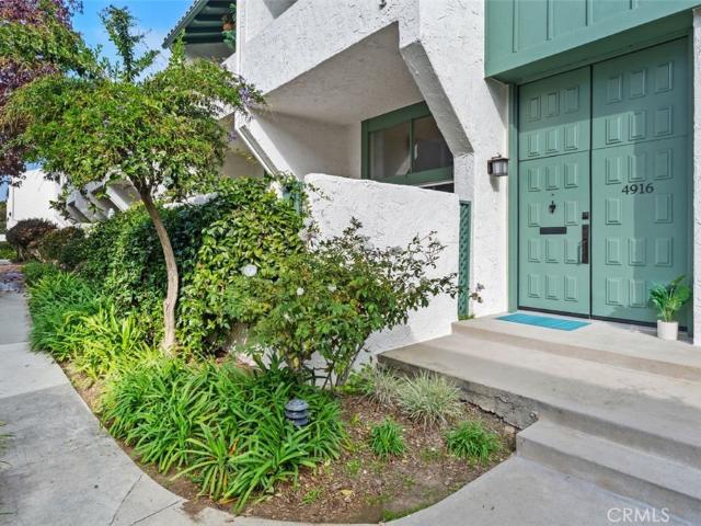 Townhouse for sale in Canoga Park, California