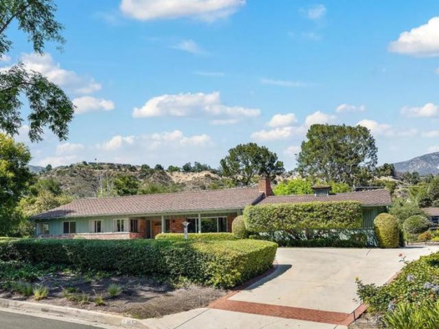 House for sale in La Canada Flintridge, California