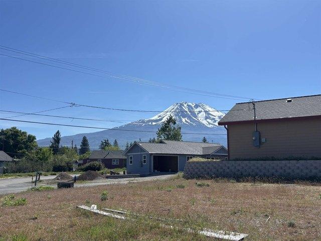 Land for sale in Weed, California