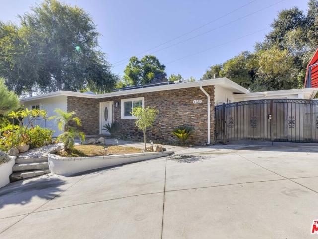 House for sale in La Canada Flintridge, California