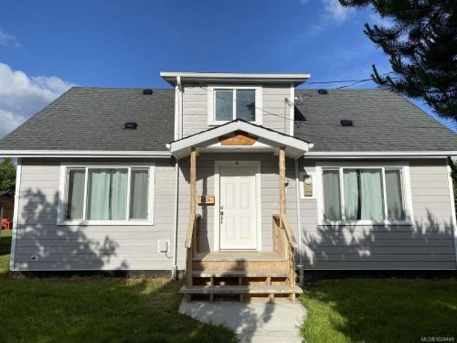 House for sale in Clayoquot, British Columbia