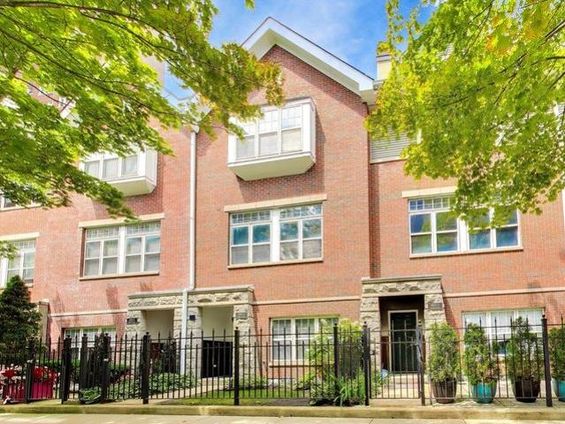 Townhouse for sale in Chicago Park, Illinois
