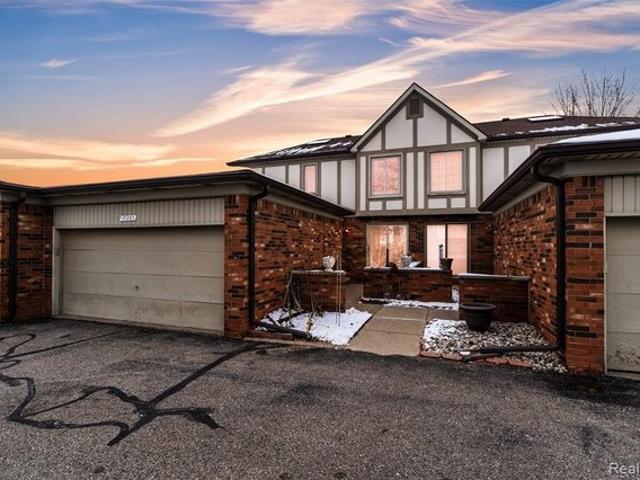 Townhouse for sale in Utica, Michigan