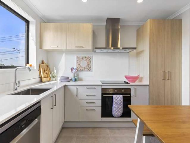 Townhouse for sale in Mount Roskill