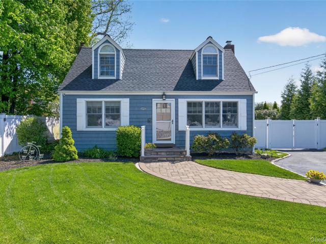 House for sale in Huntington, New York