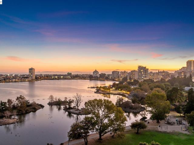 Condo for sale in Oakland, California