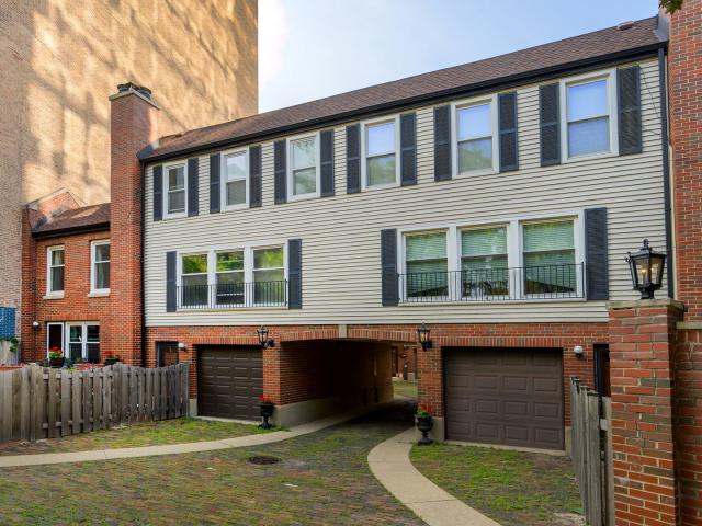 Townhouse for sale in Chicago Park, Illinois
