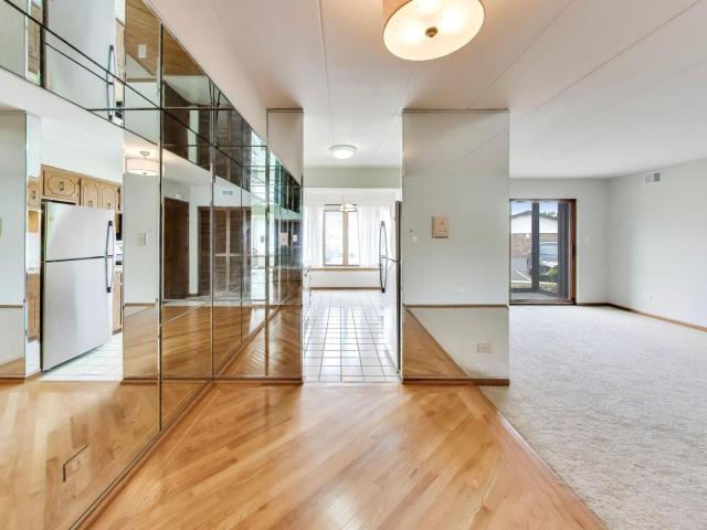 Condo for sale in Crestwood, Illinois
