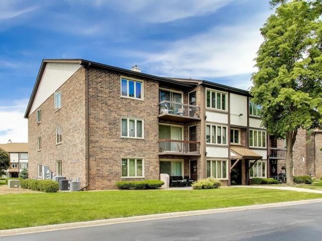 Condo for sale in Crestwood, Illinois