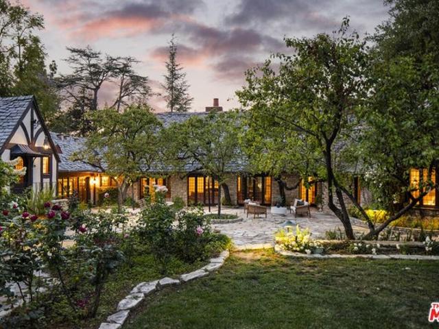 House for sale in Woodland Hills-Warner Center Neighborhood Council District, Canoga Park