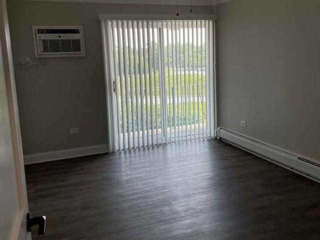 Apartment for rent in Downers Grove, Illinois