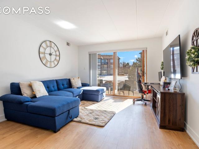 Condo for sale in Crestwood, Illinois