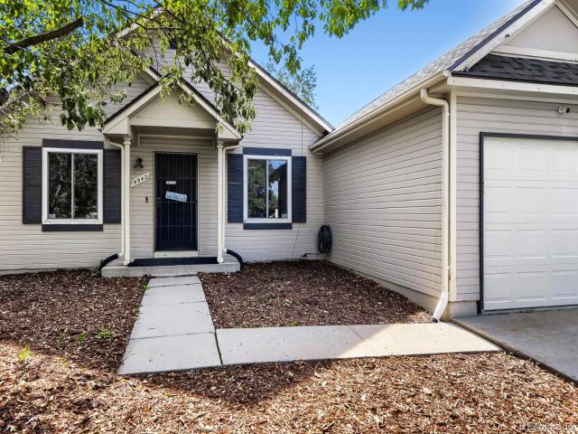 House for sale in Summer Valley South, Aurora