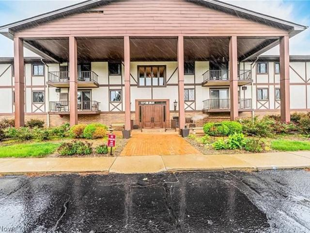 Condo for sale in North Olmsted, Ohio