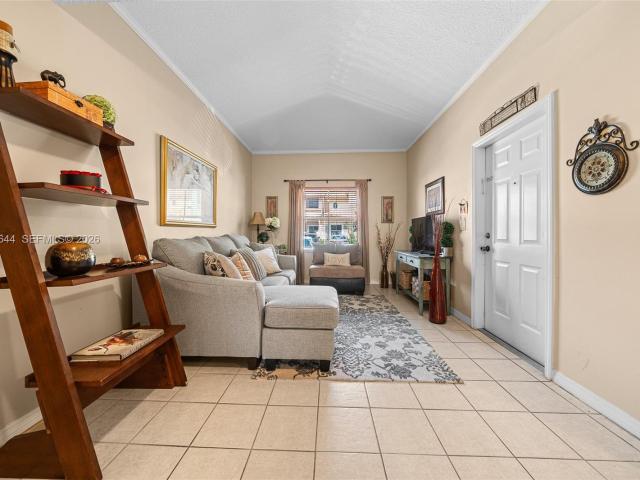 Townhouse for sale in Dania, Florida