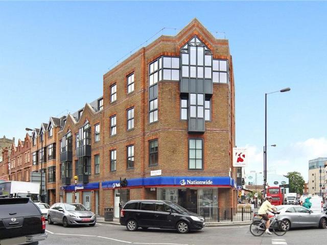 Apartment for rent in Walham Green, Greater London